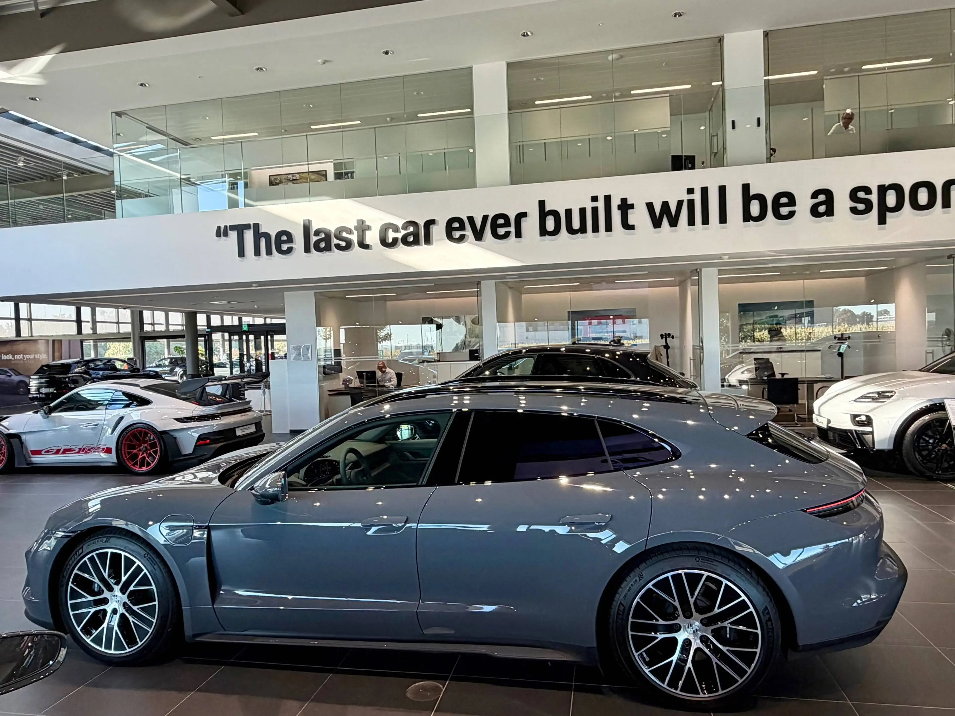 Porsche Taycan Taycan Sport Turismo RWD 435cv — photo 3