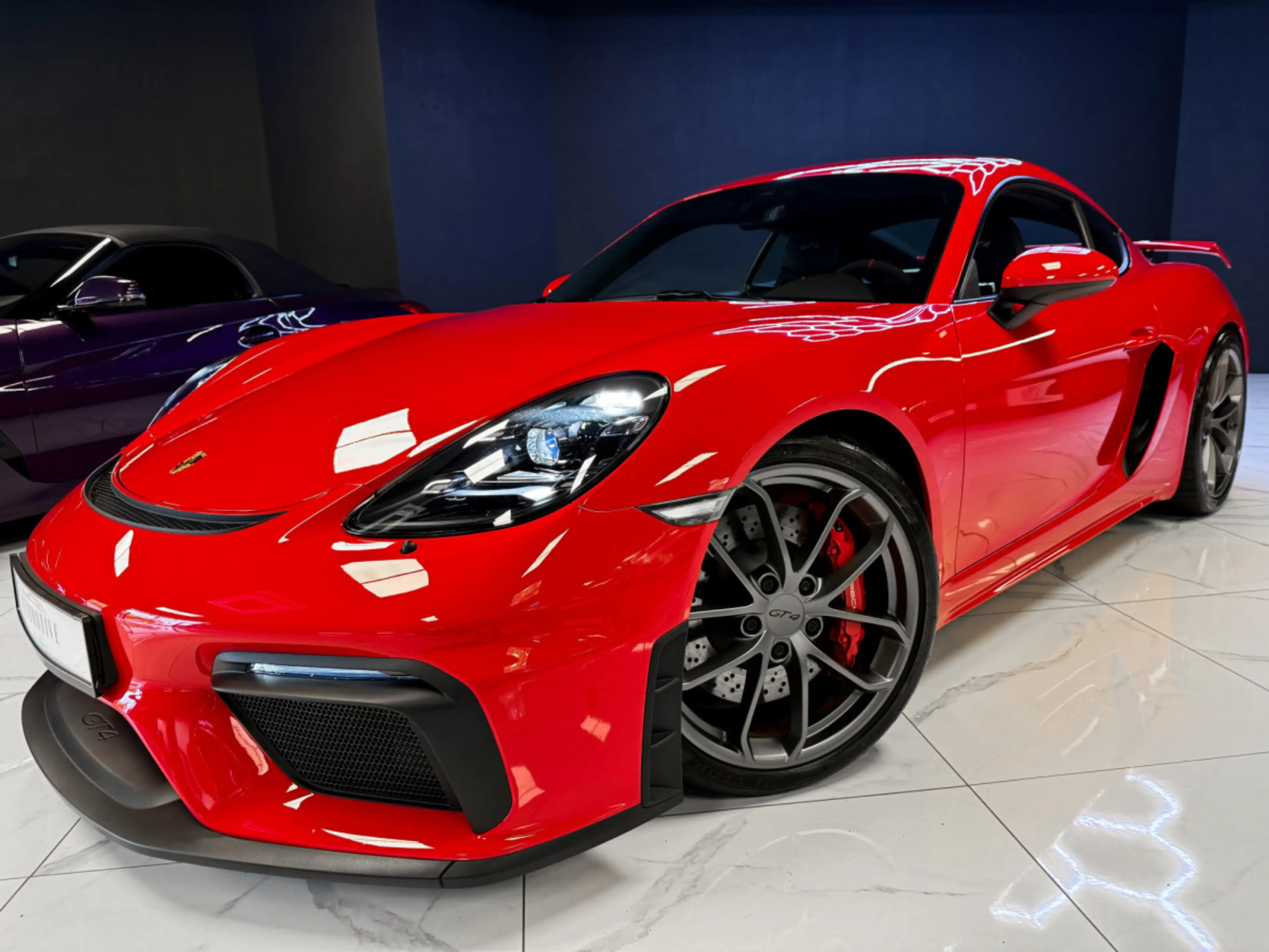 Porsche 718 Cayman GT4 — photo 13