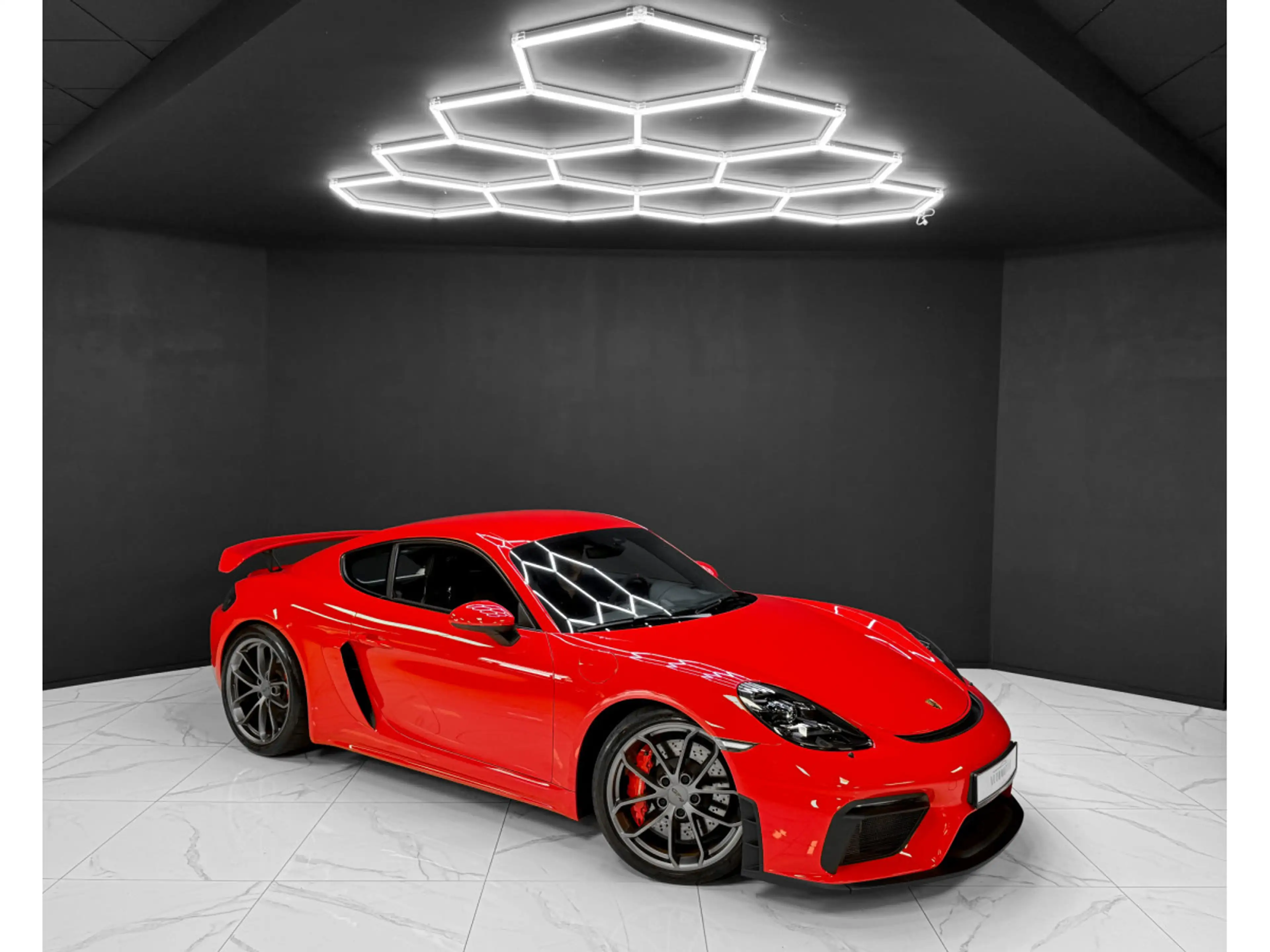 Porsche 718 Cayman GT4 — photo 7