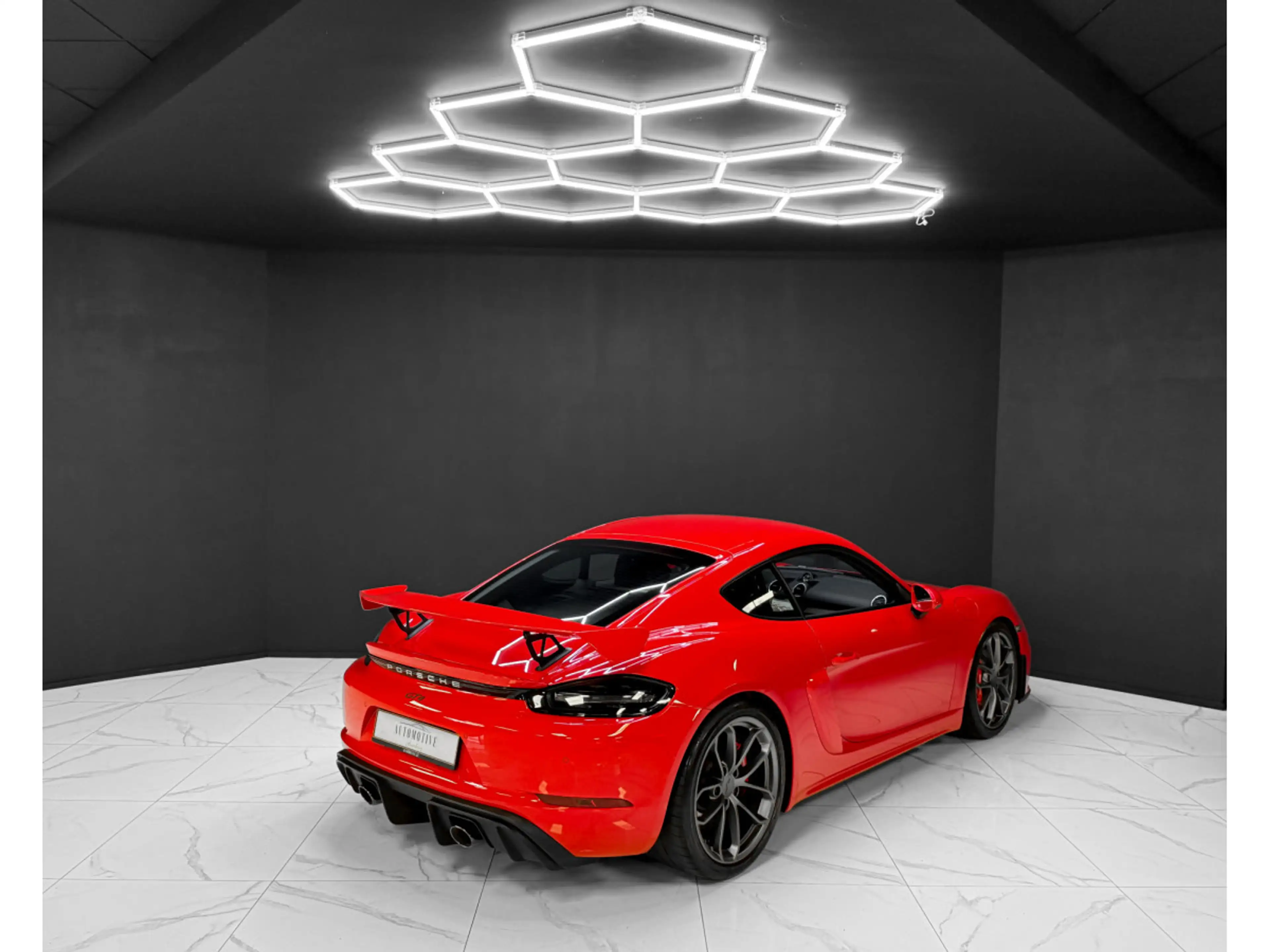 Porsche 718 Cayman GT4 — photo 5