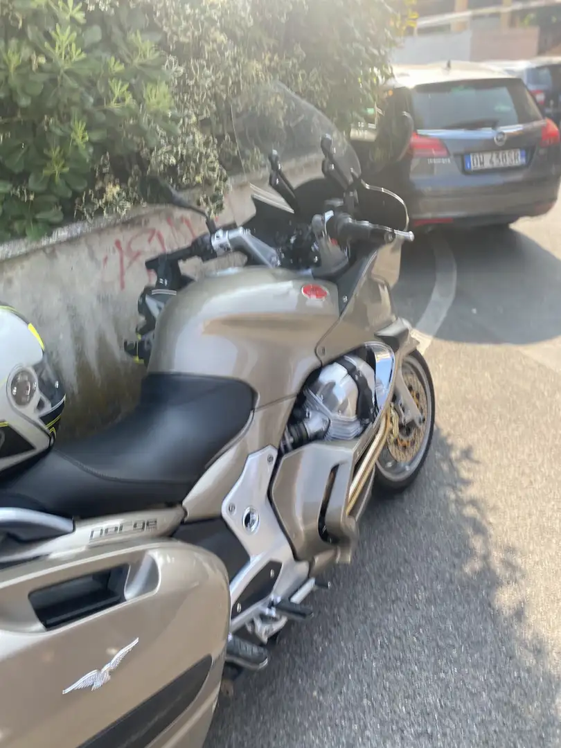 Moto Guzzi Norge 1200 gt - 1