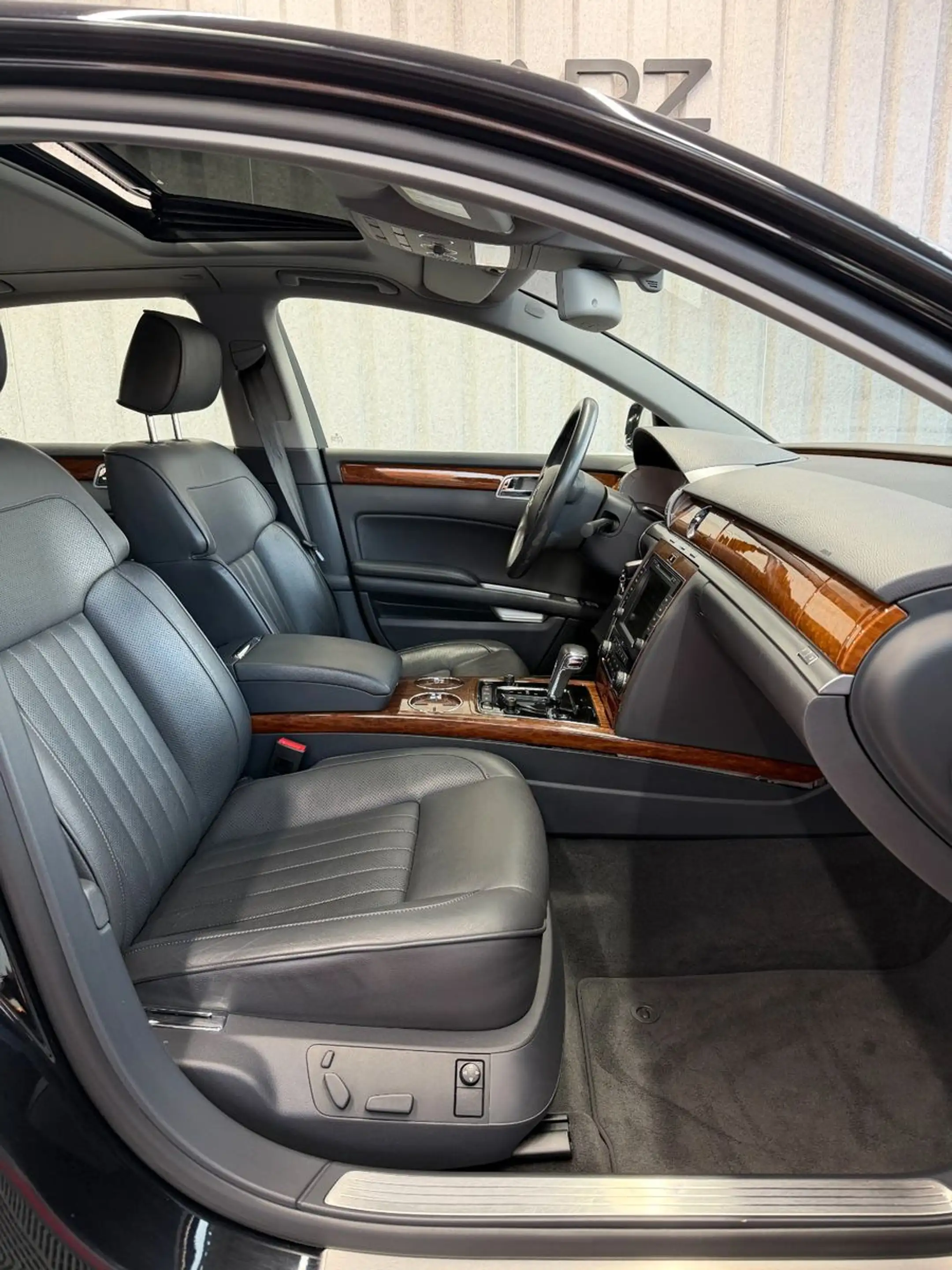 Volkswagen Phaeton V6 TDI 5-Sitzer 4Motion Dynaudio S-Dach Led Luft — photo 15