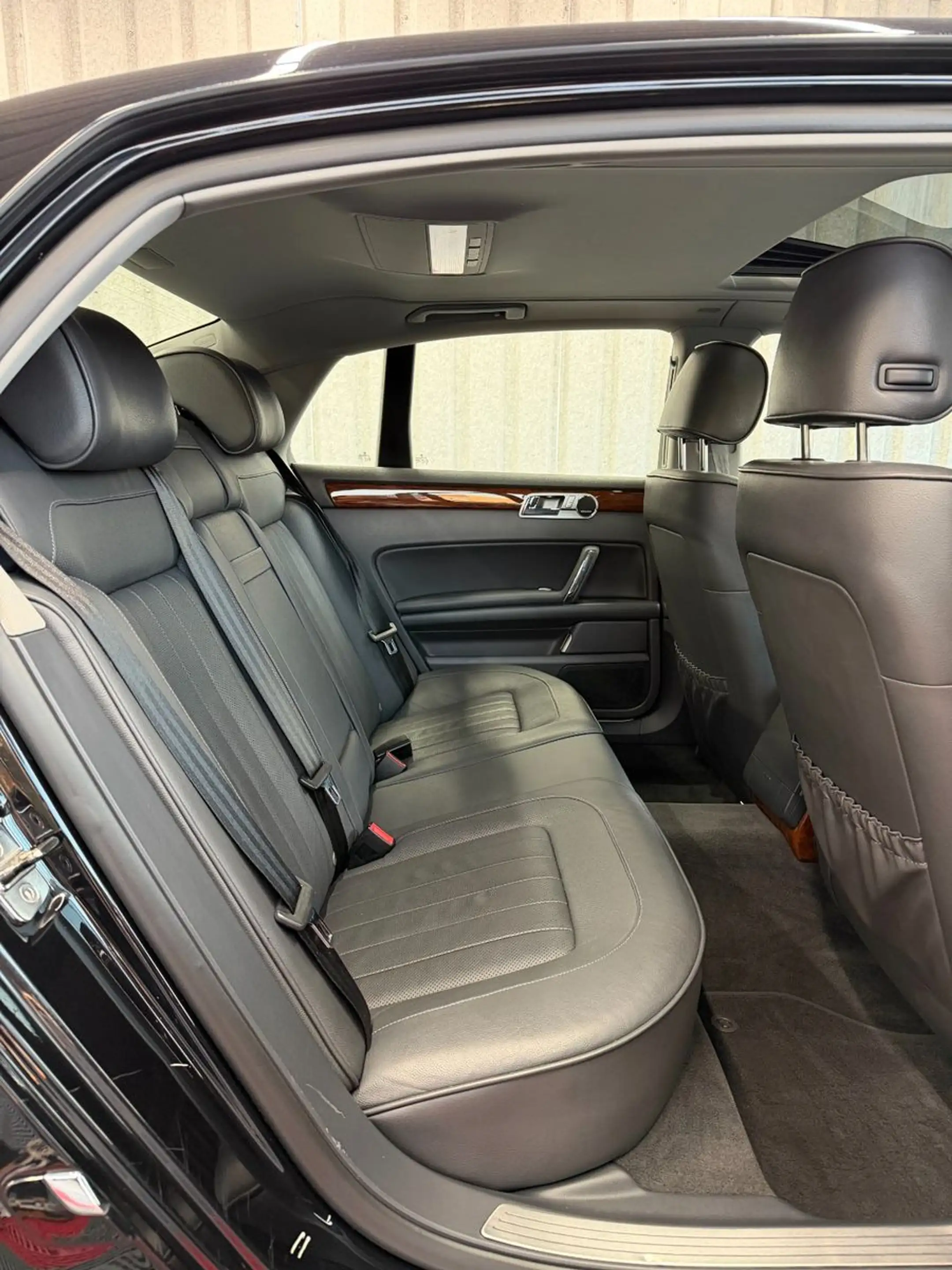 Volkswagen Phaeton V6 TDI 5-Sitzer 4Motion Dynaudio S-Dach Led Luft — photo 14