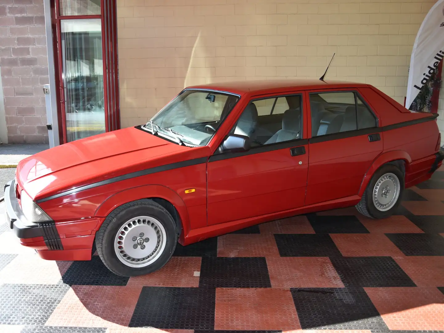 Alfa Romeo 75 1.8t America Červená - 1