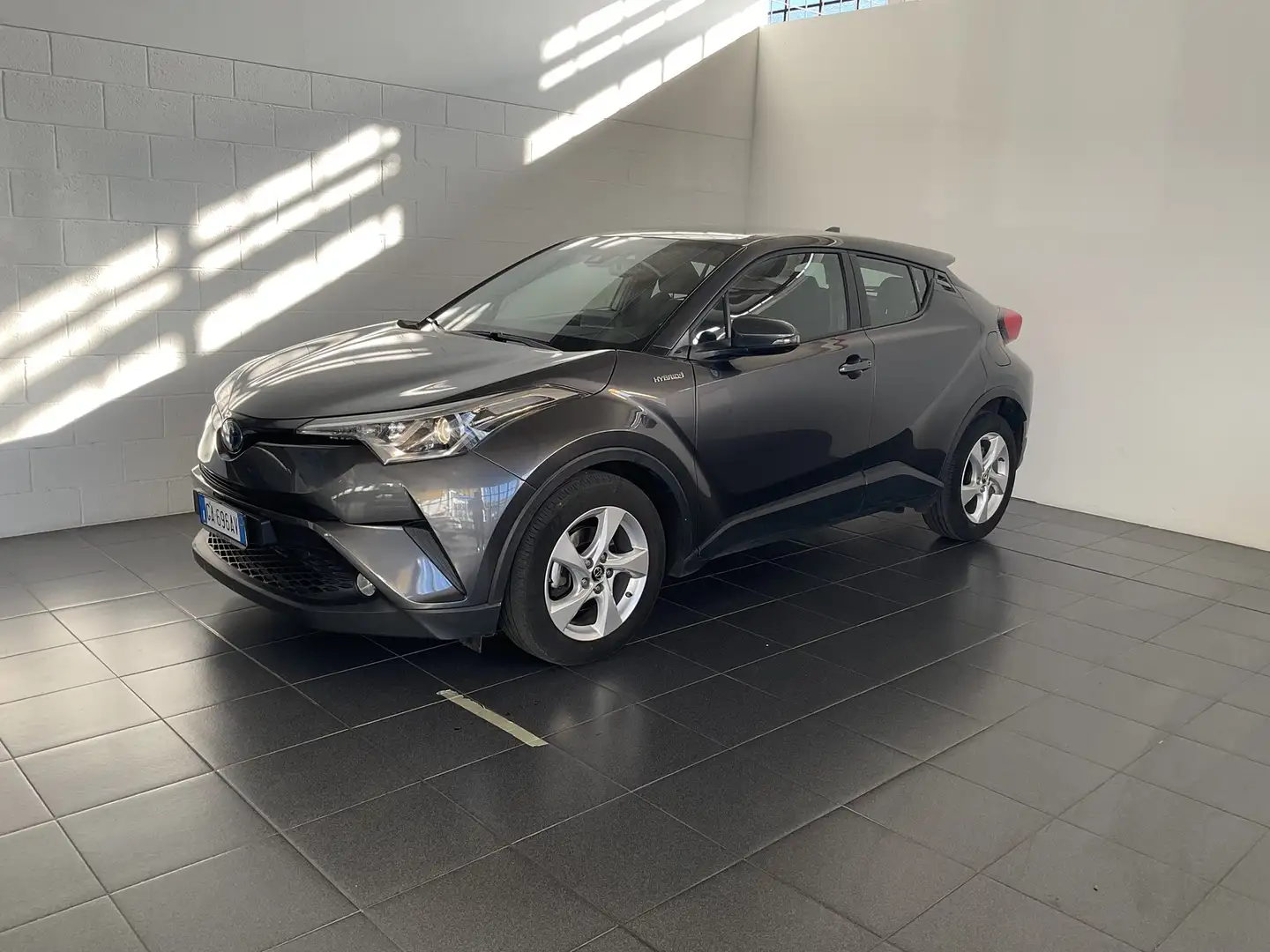 Toyota C-HR 5 porte 1.8 hybrid active 2wd e-cvt Grigio - 1