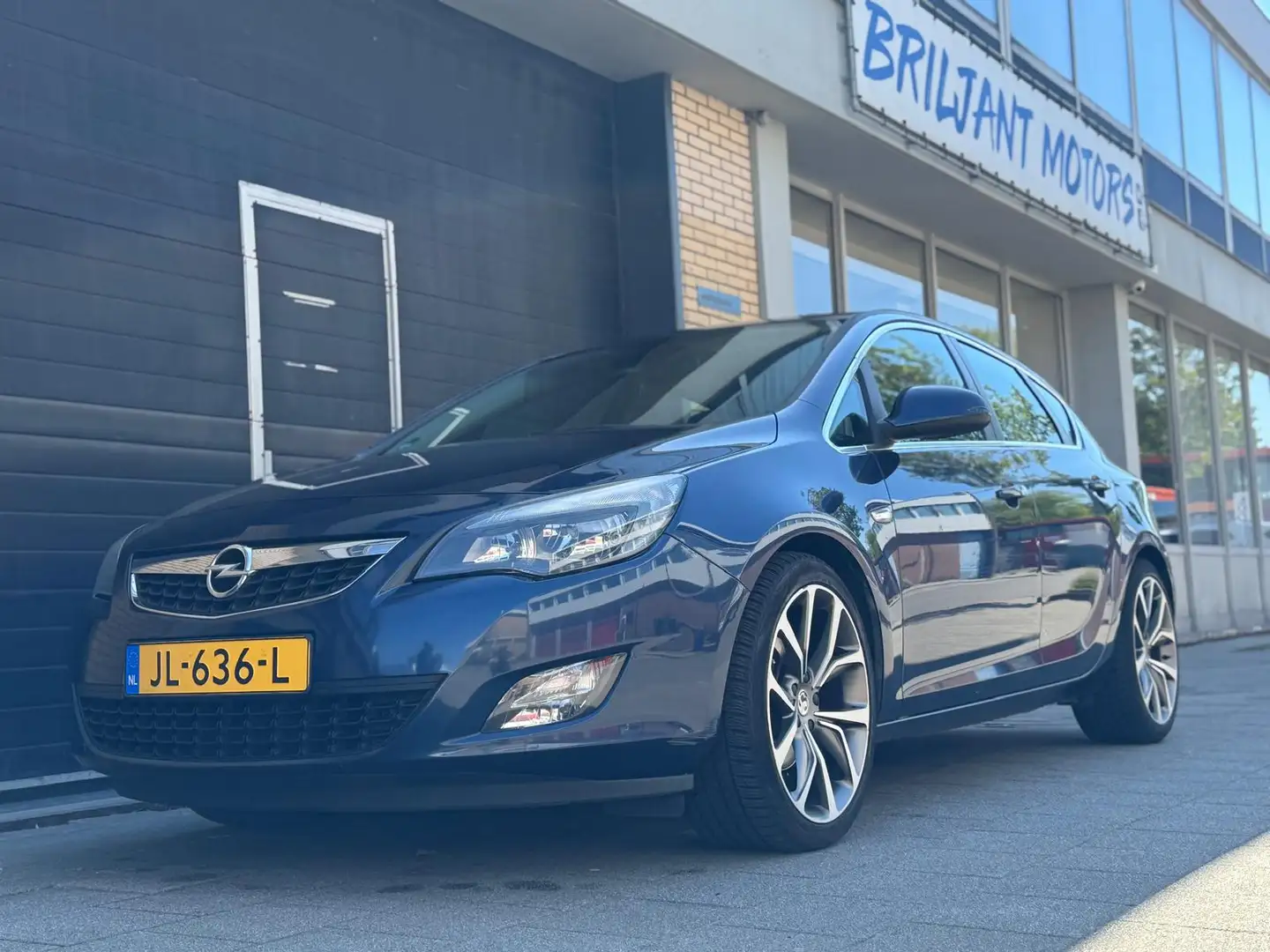 Opel Astra 1.6 Turbo GT Blau - 2