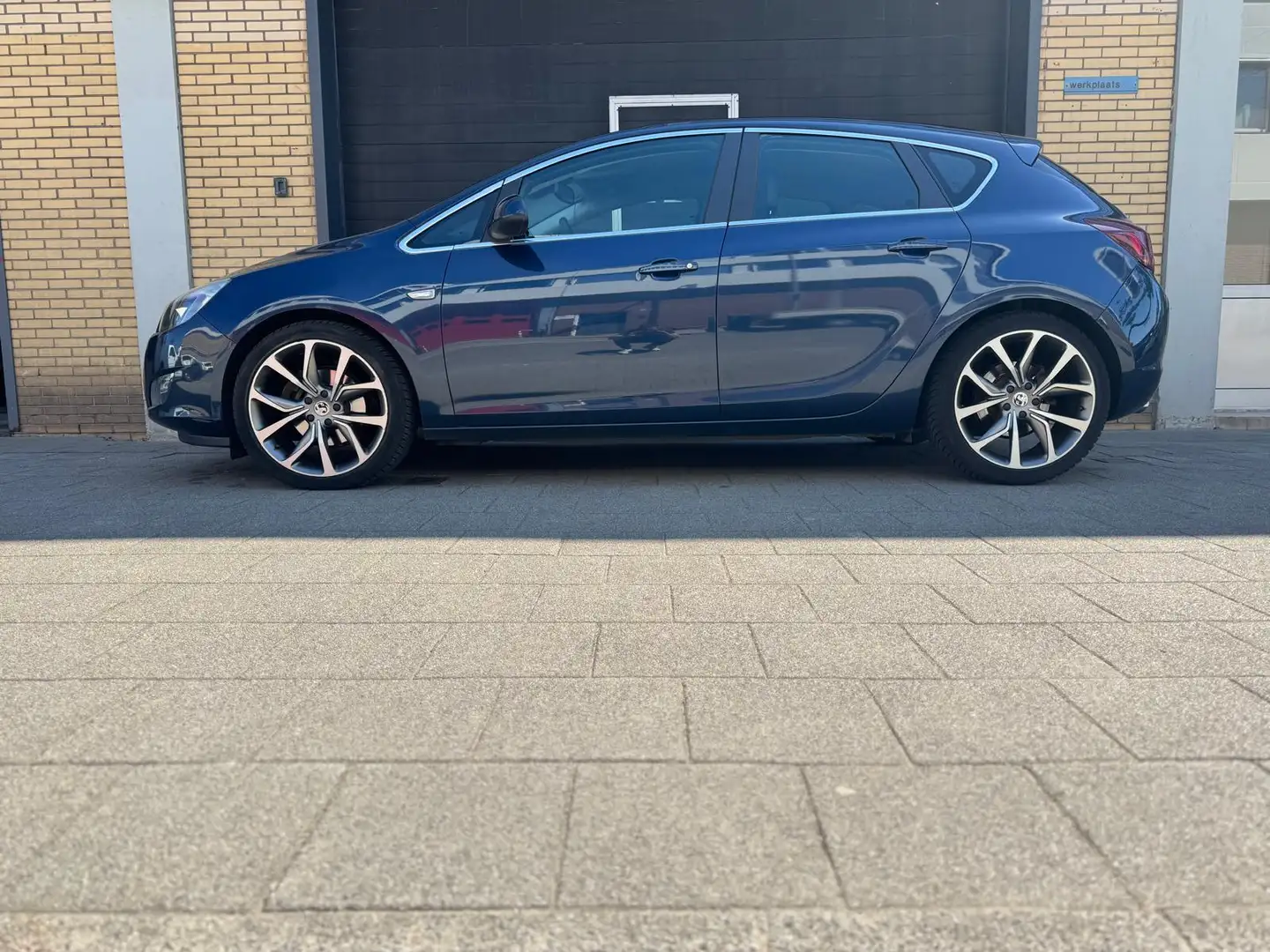 Opel Astra 1.6 Turbo GT Blau - 1