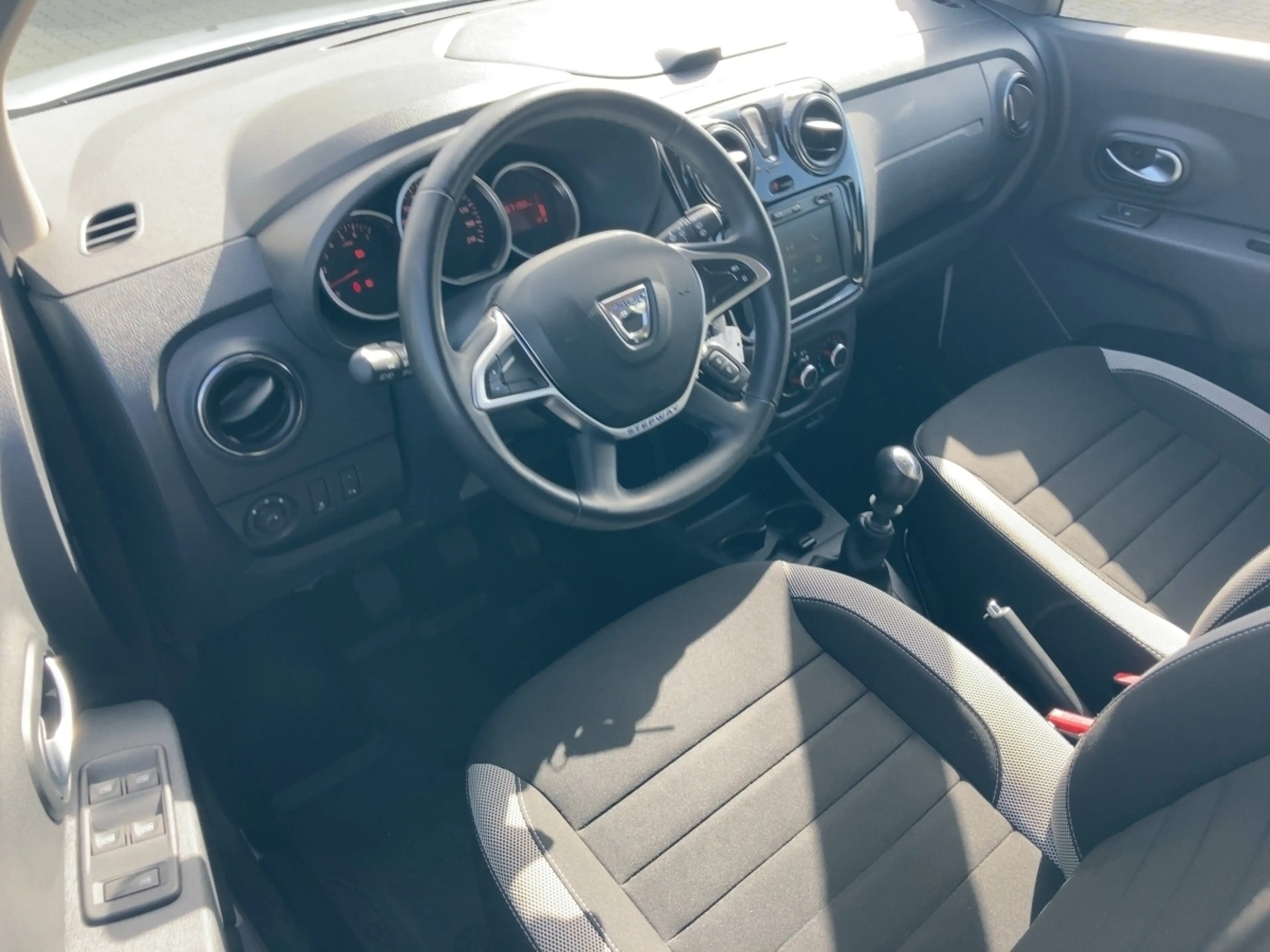 Dacia Lodgy Stepway Plus 1.5 BLUE dCi 115 — photo 8