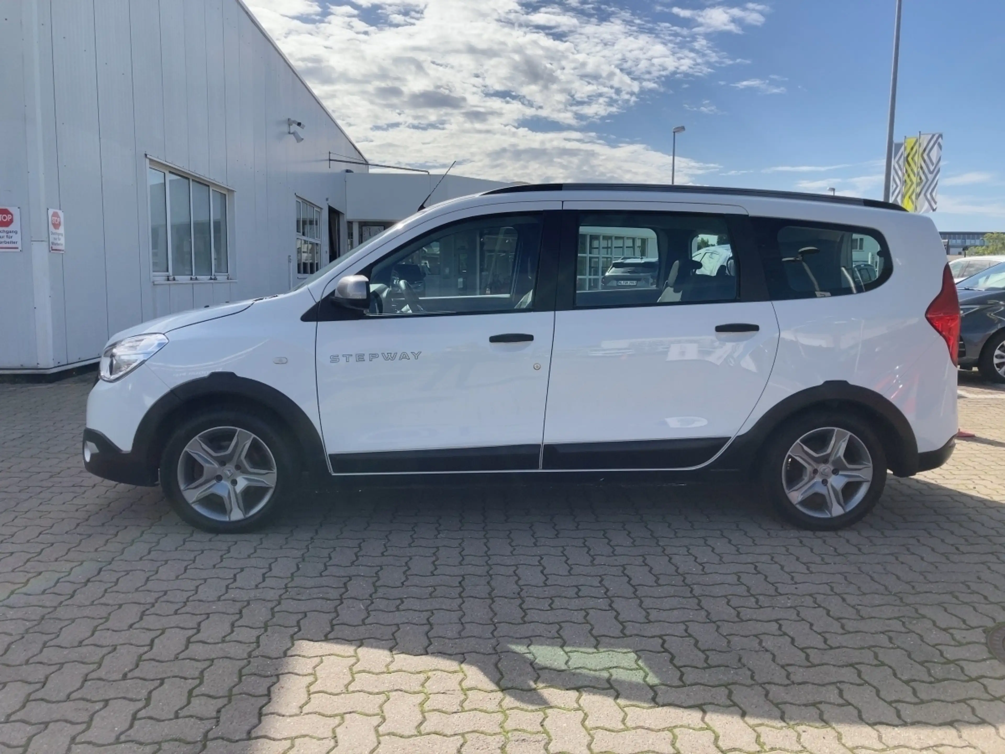 Dacia Lodgy Stepway Plus 1.5 BLUE dCi 115 — photo 2