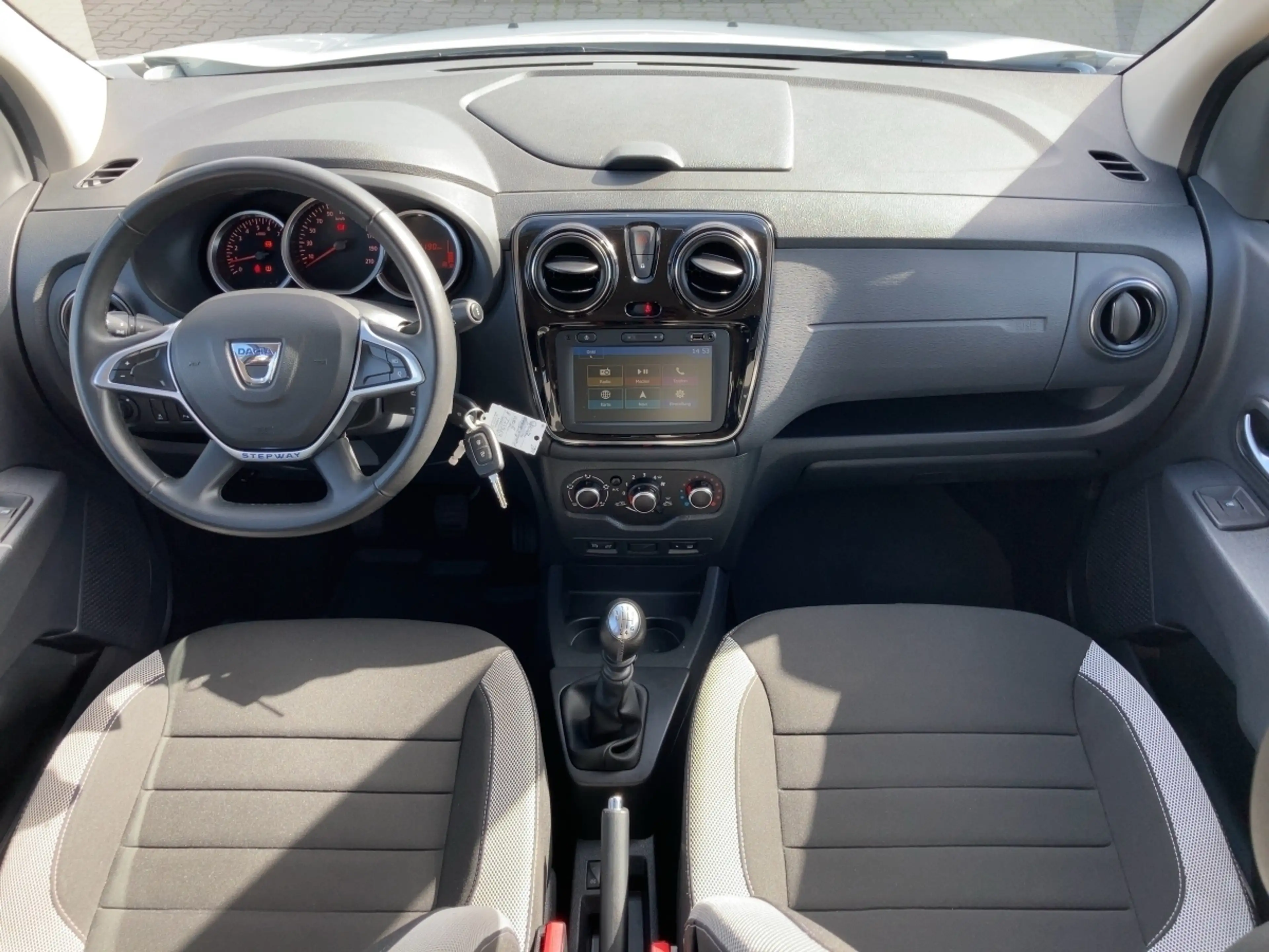 Dacia Lodgy Stepway Plus 1.5 BLUE dCi 115 — photo 9