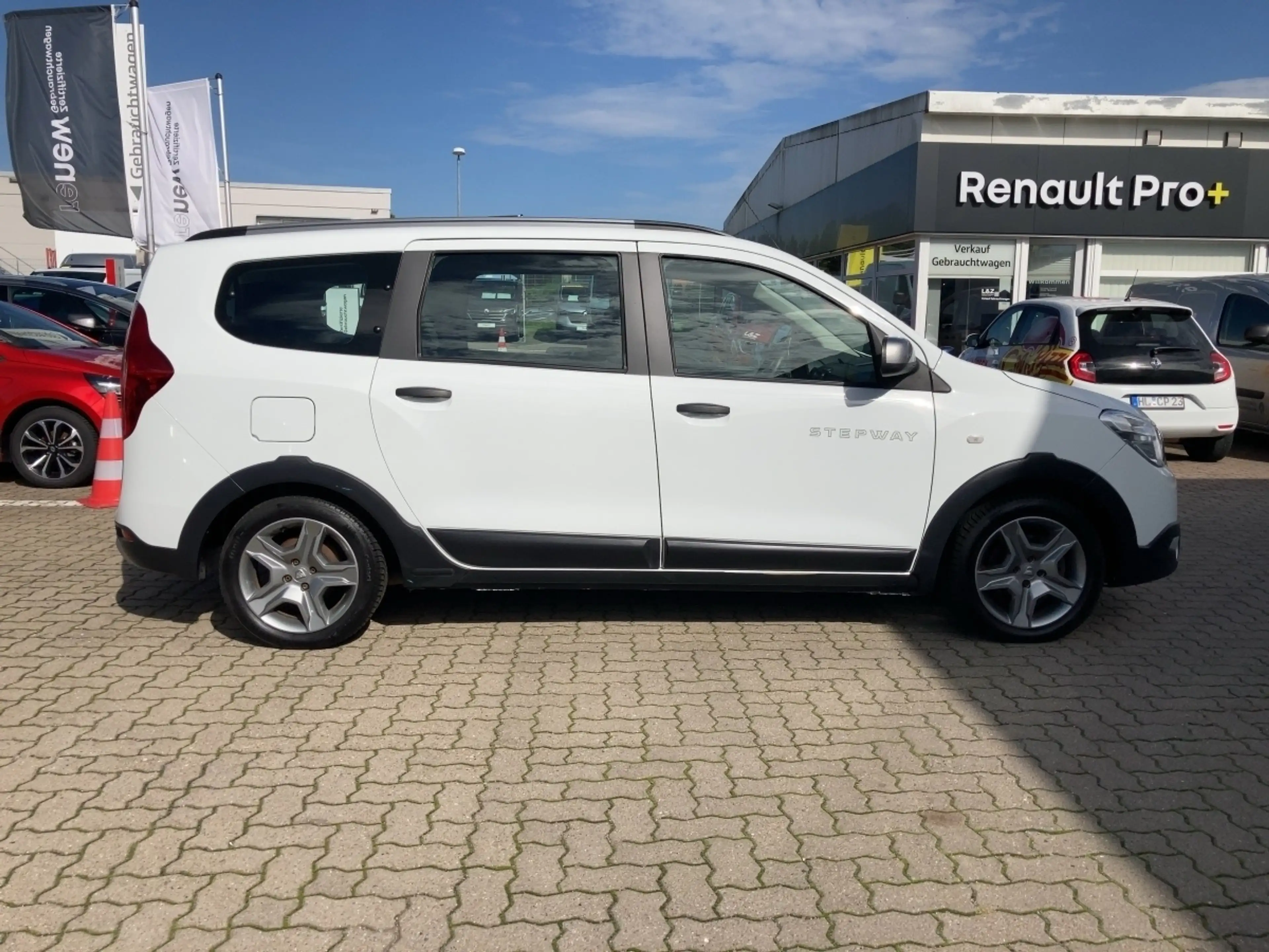 Dacia Lodgy Stepway Plus 1.5 BLUE dCi 115 — photo 5