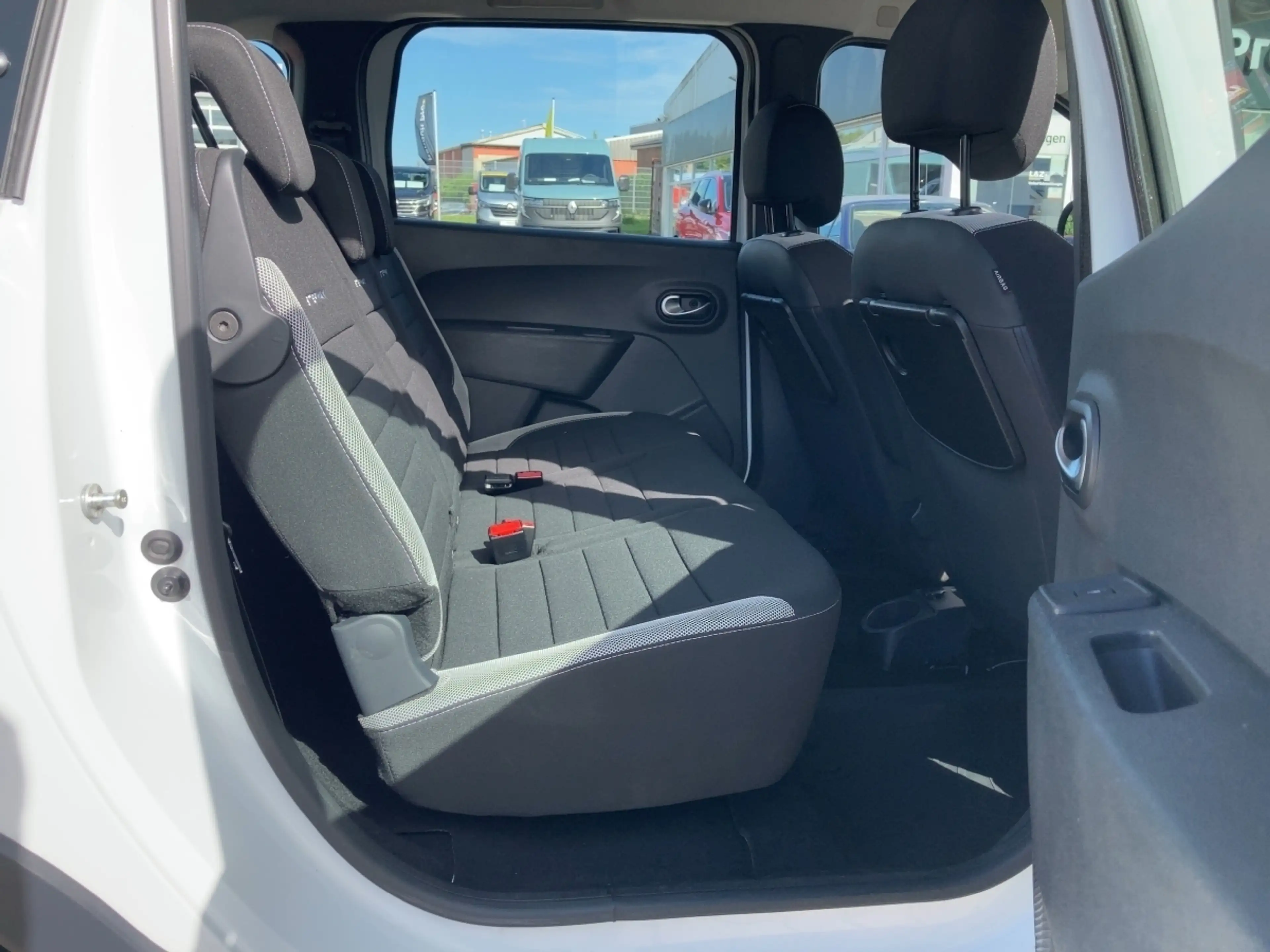 Dacia Lodgy Stepway Plus 1.5 BLUE dCi 115 — photo 12