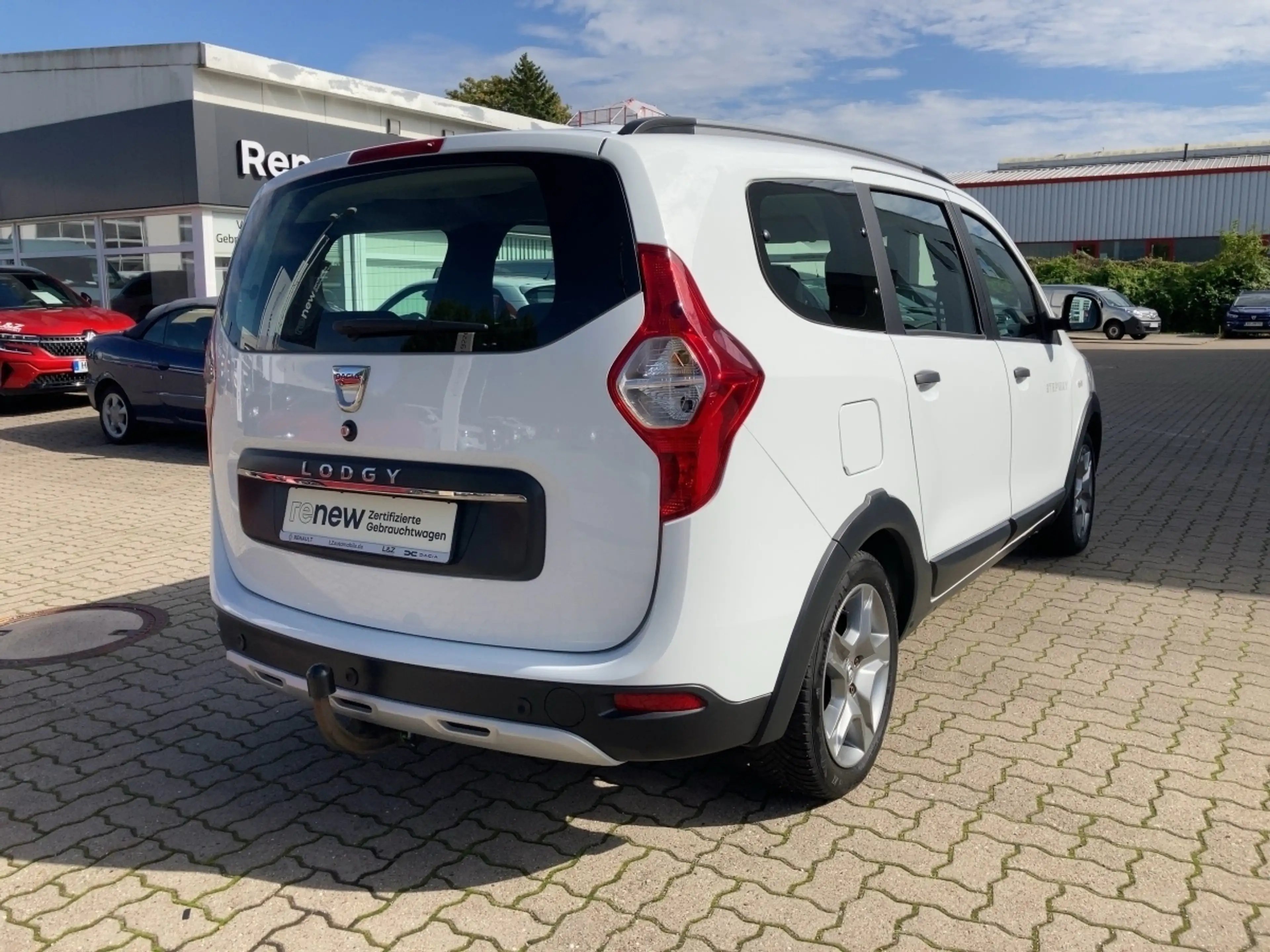 Dacia Lodgy Stepway Plus 1.5 BLUE dCi 115 — photo 4