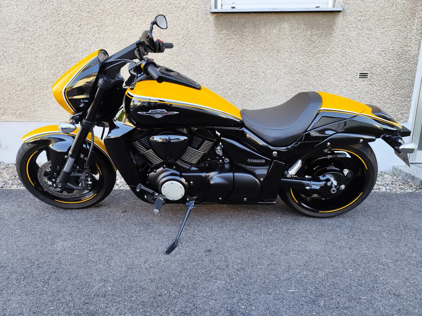 Suzuki VZR 1800 Black Edition Boss Fekete - 2