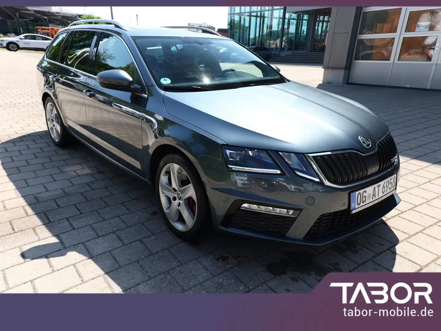 Skoda Octavia Combi 2.0 TSI 230 DSG RS Pano StandH AHK Grau - 2