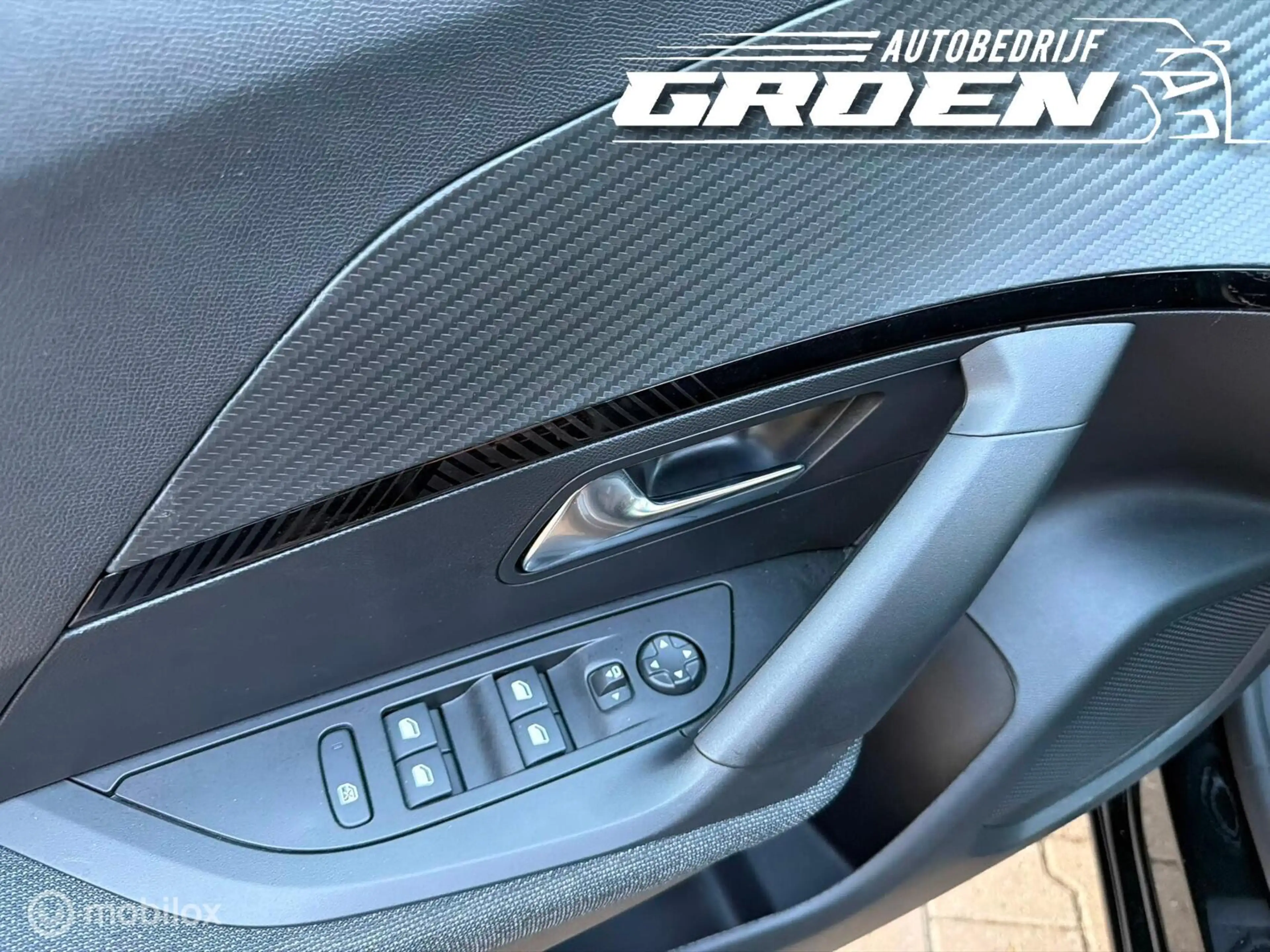 Peugeot e-2008 EV Active Pack 50 kWh AppleCarplay|SOH 99.8% — photo 28
