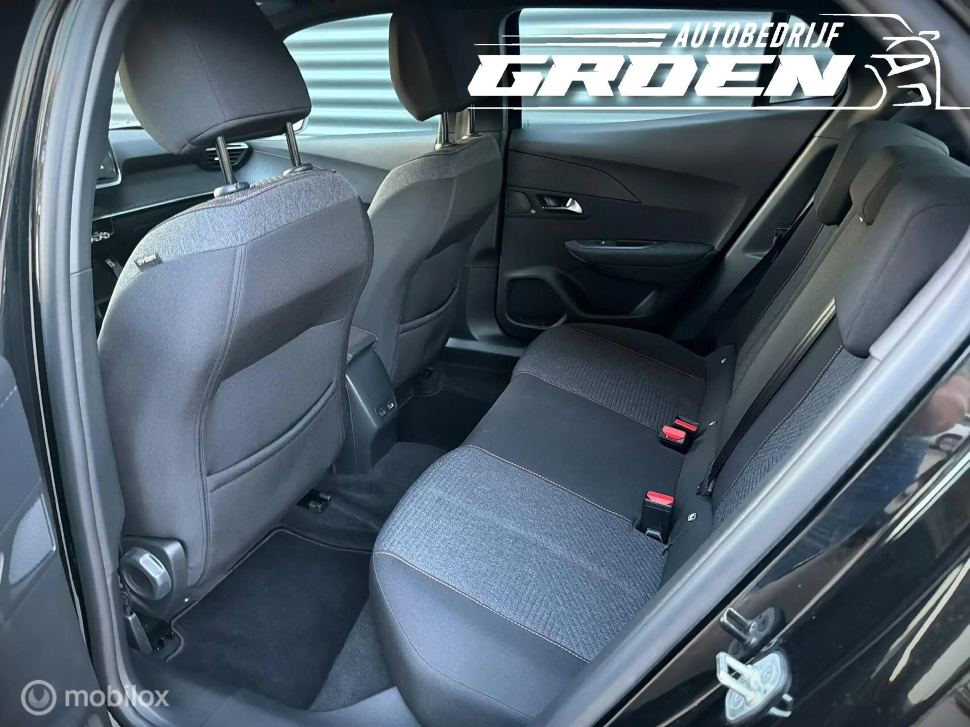 Peugeot e-2008 EV Active Pack 50 kWh AppleCarplay|SOH 99.8% — photo 29