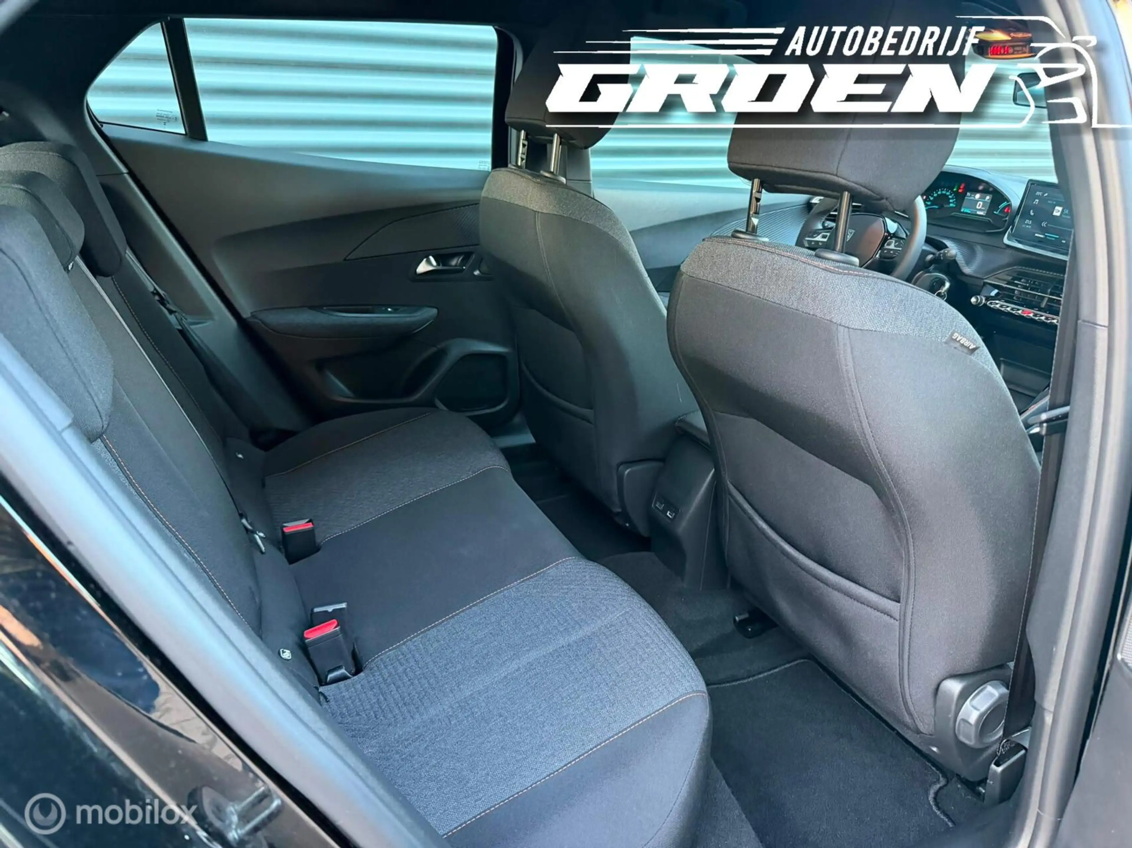 Peugeot e-2008 EV Active Pack 50 kWh AppleCarplay|SOH 99.8% — photo 30