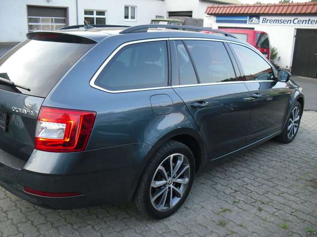 Skoda Octavia Combi *DSG*NAVI*PDC*KAMERA*SHZG*