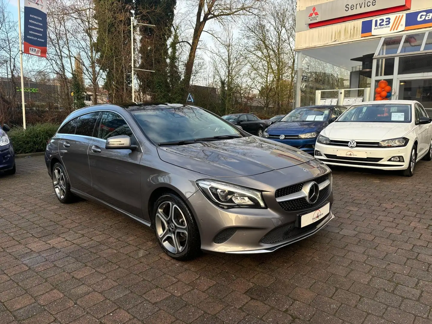 Mercedes-Benz CLA 220 d / SHOOTING BREAK / AUTOMATIQUE Gris - 2