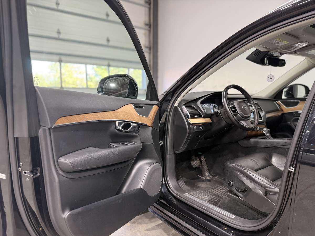 2021 Volvo XC90 T6 Momentum thumb 21