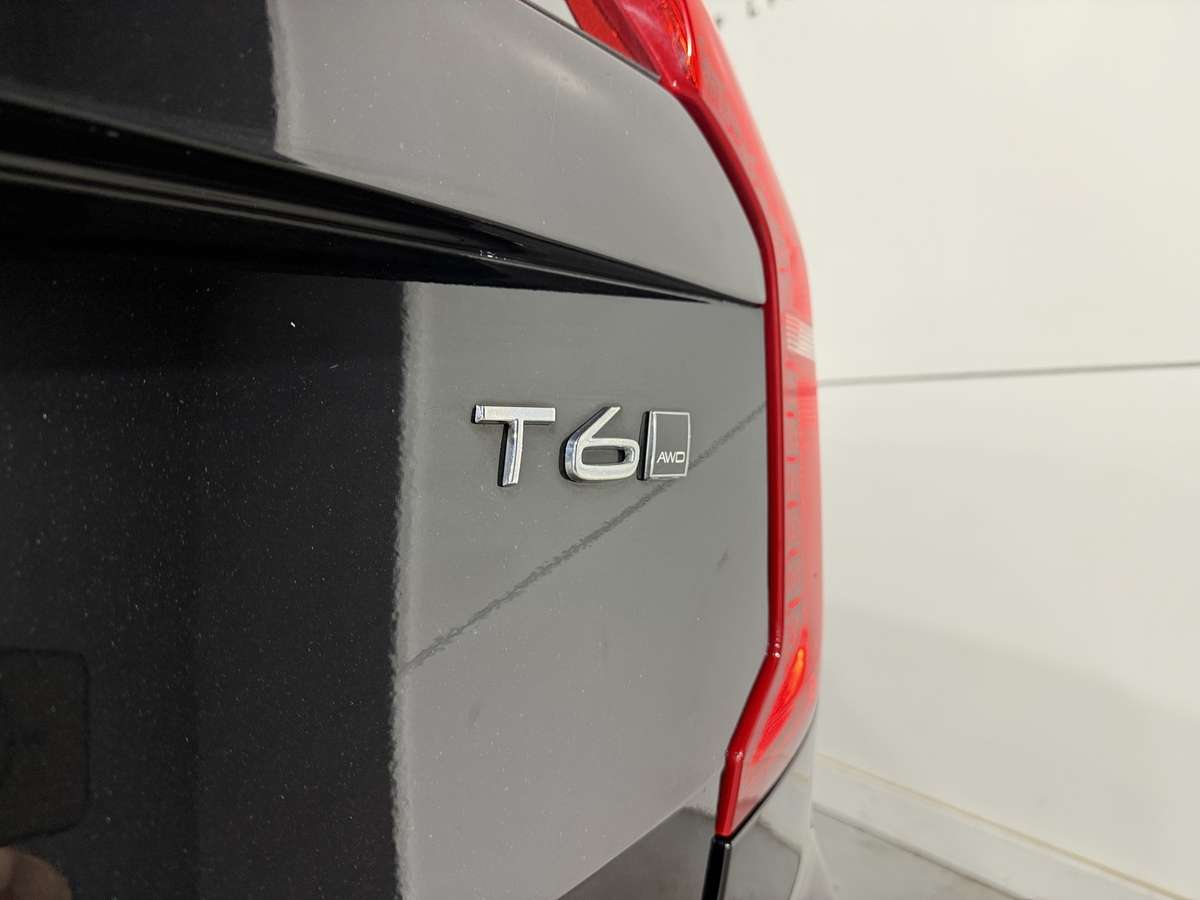2021 Volvo XC90 T6 Momentum thumb 15