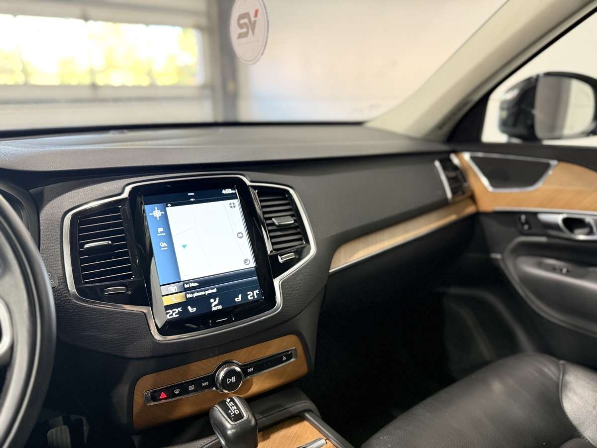2021 Volvo XC90 T6 Momentum thumb 40