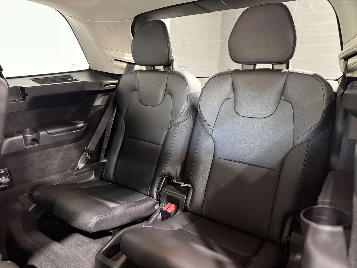 2021 Volvo XC90 T6 Momentum thumb 53