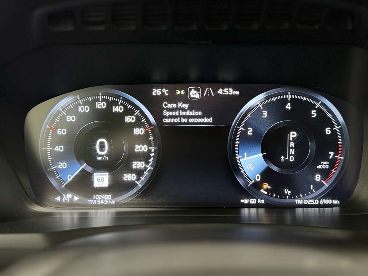 2021 Volvo XC90 T6 Momentum thumb 31