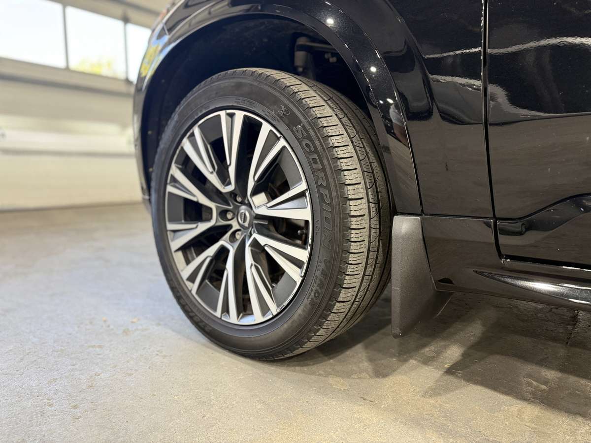 2021 Volvo XC90 T6 Momentum thumb 11
