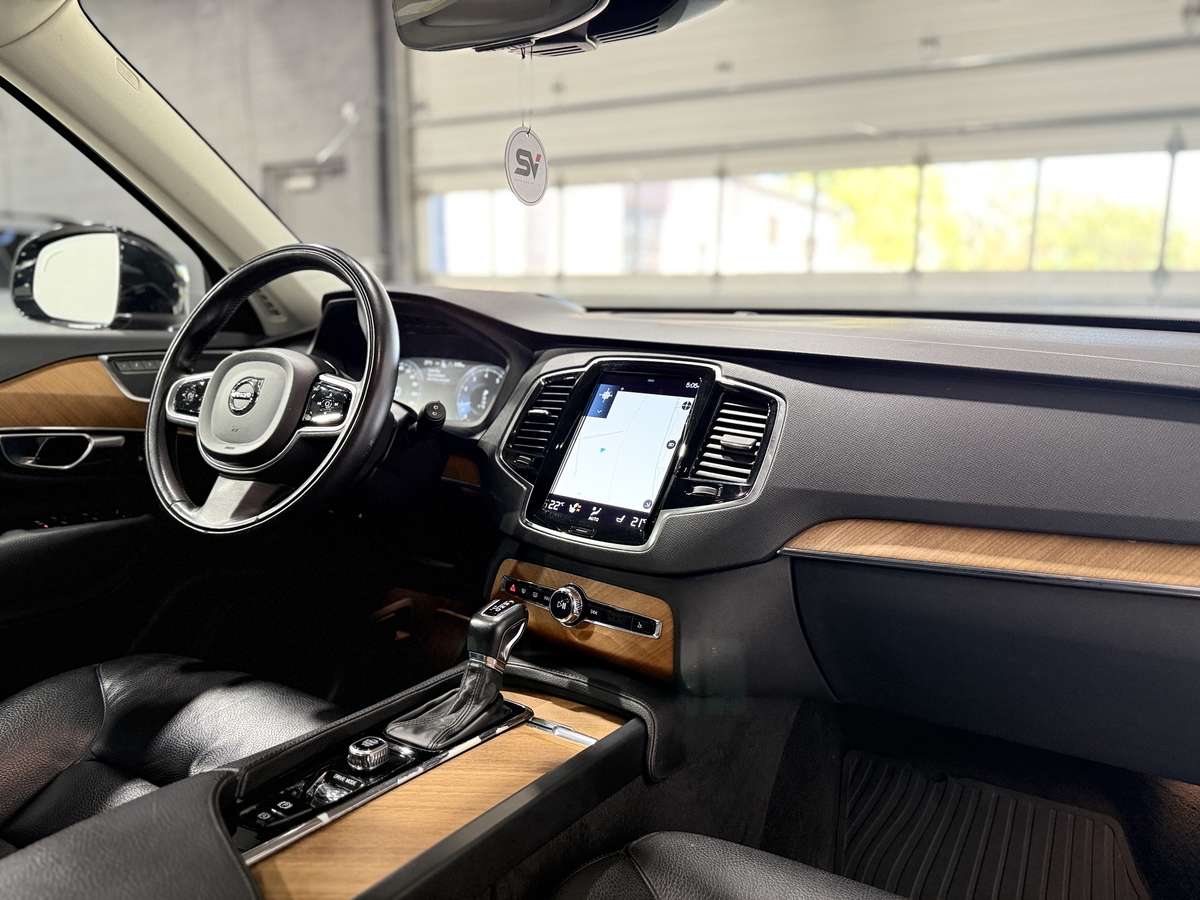 2021 Volvo XC90 T6 Momentum thumb 26