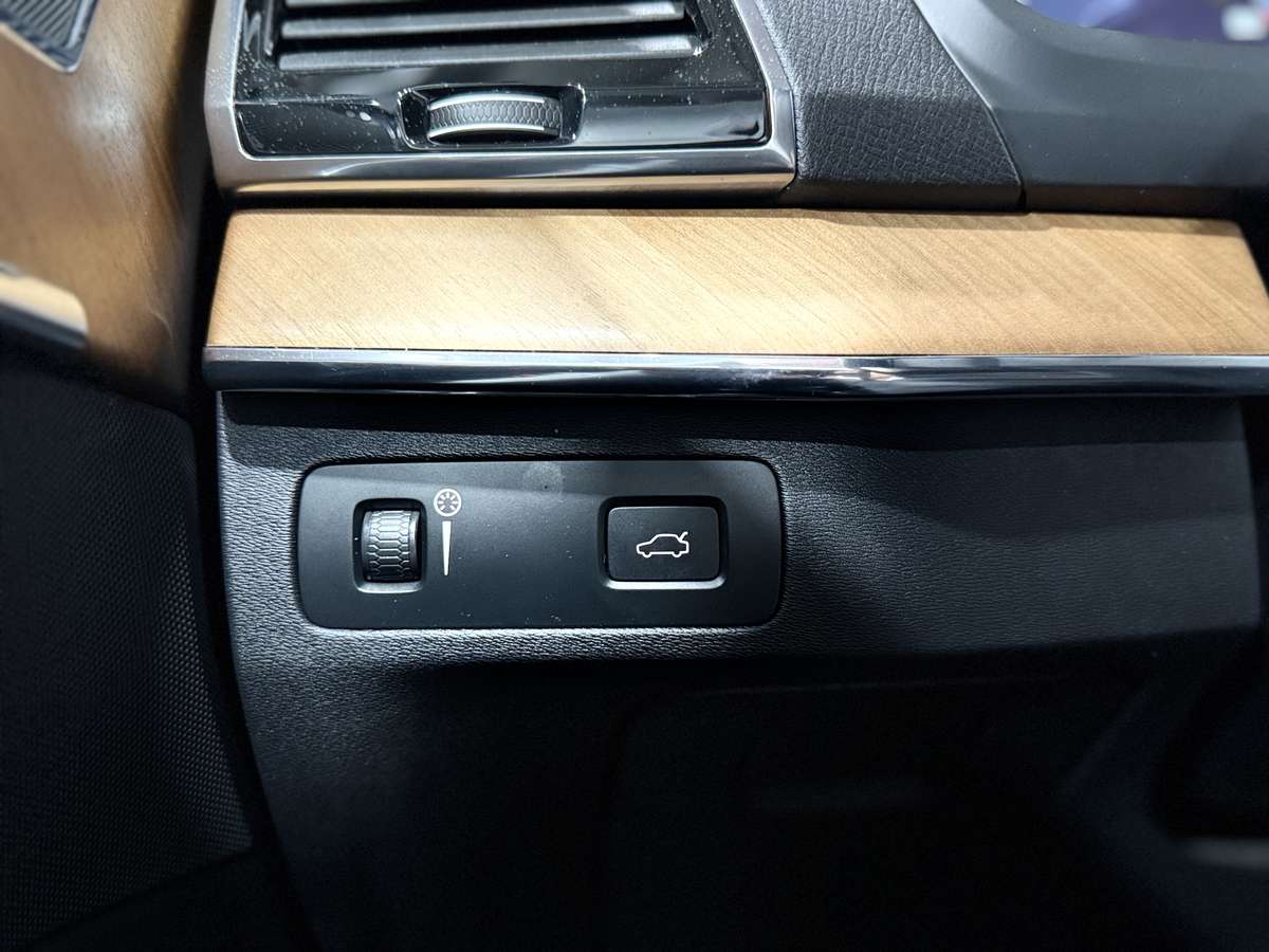 2021 Volvo XC90 T6 Momentum thumb 46