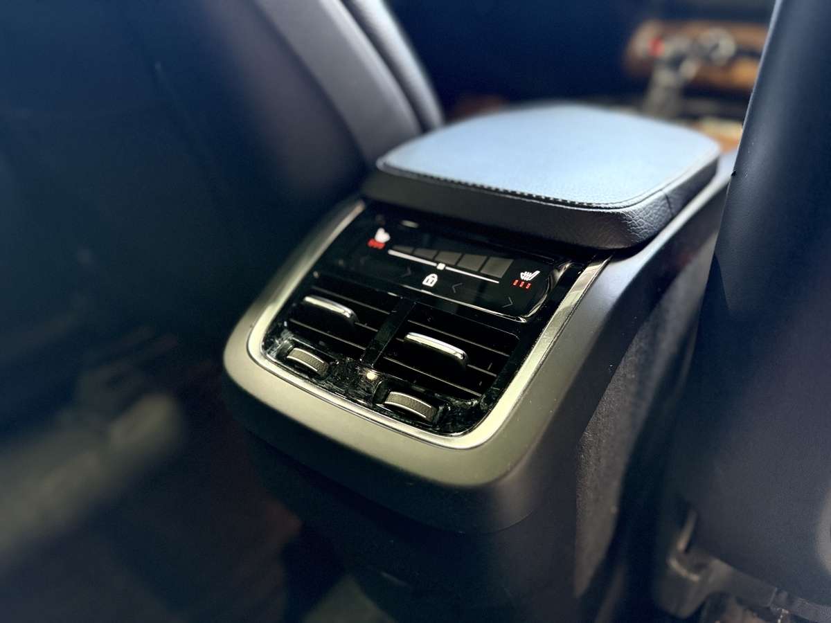 2021 Volvo XC90 T6 Momentum thumb 52