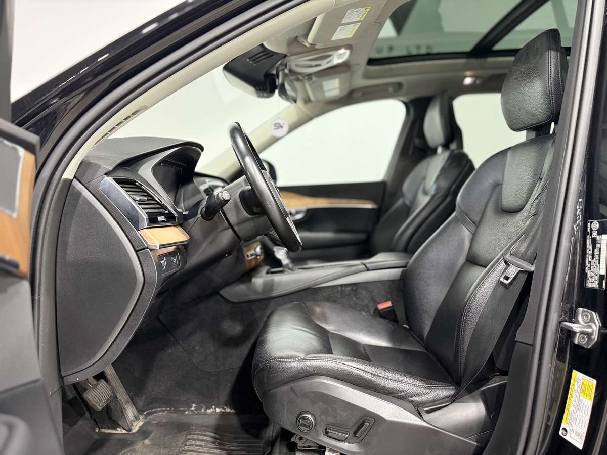 2021 Volvo XC90 T6 Momentum thumb 24