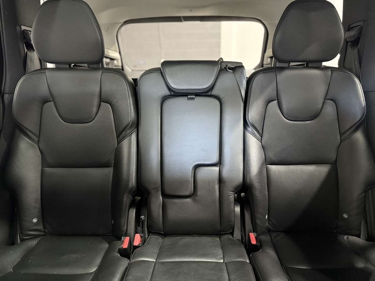 2021 Volvo XC90 T6 Momentum thumb 50