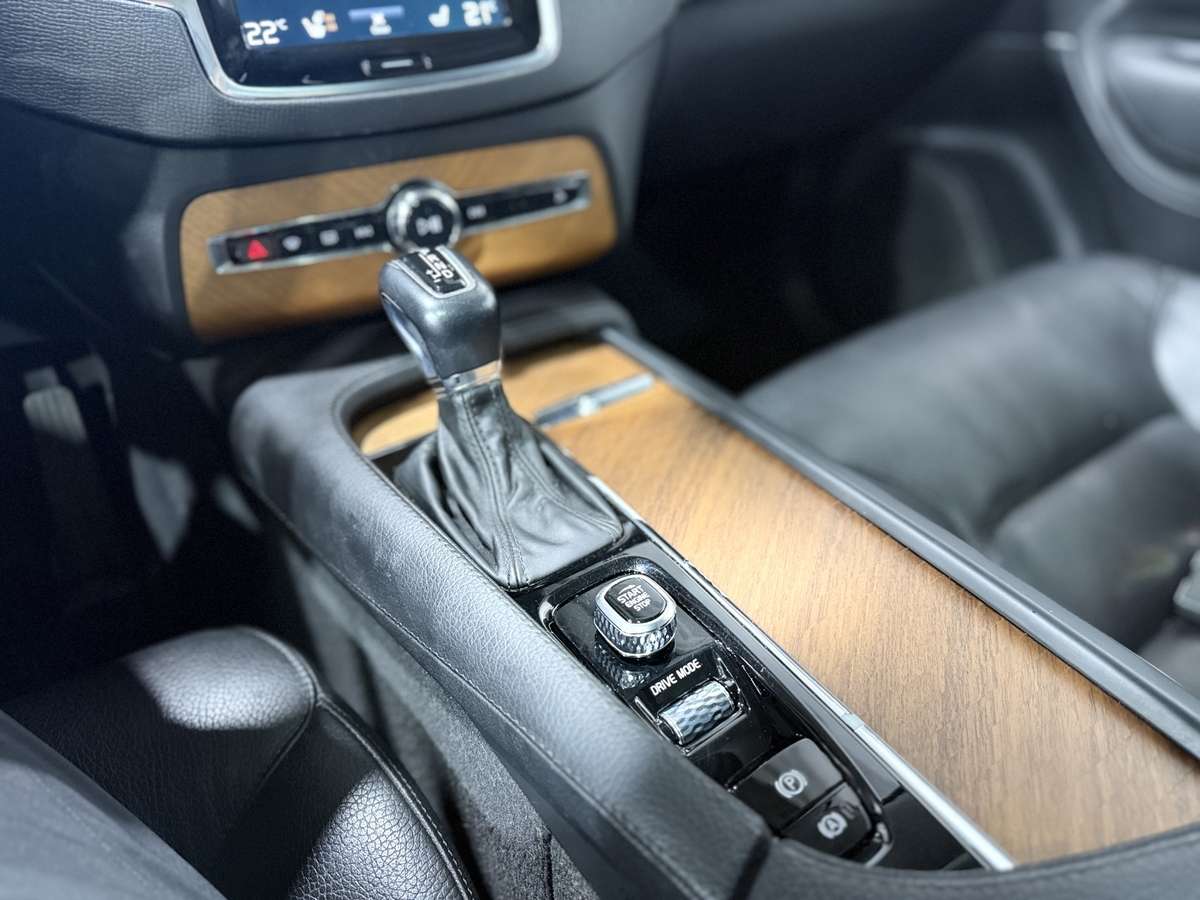 2021 Volvo XC90 T6 Momentum thumb 42