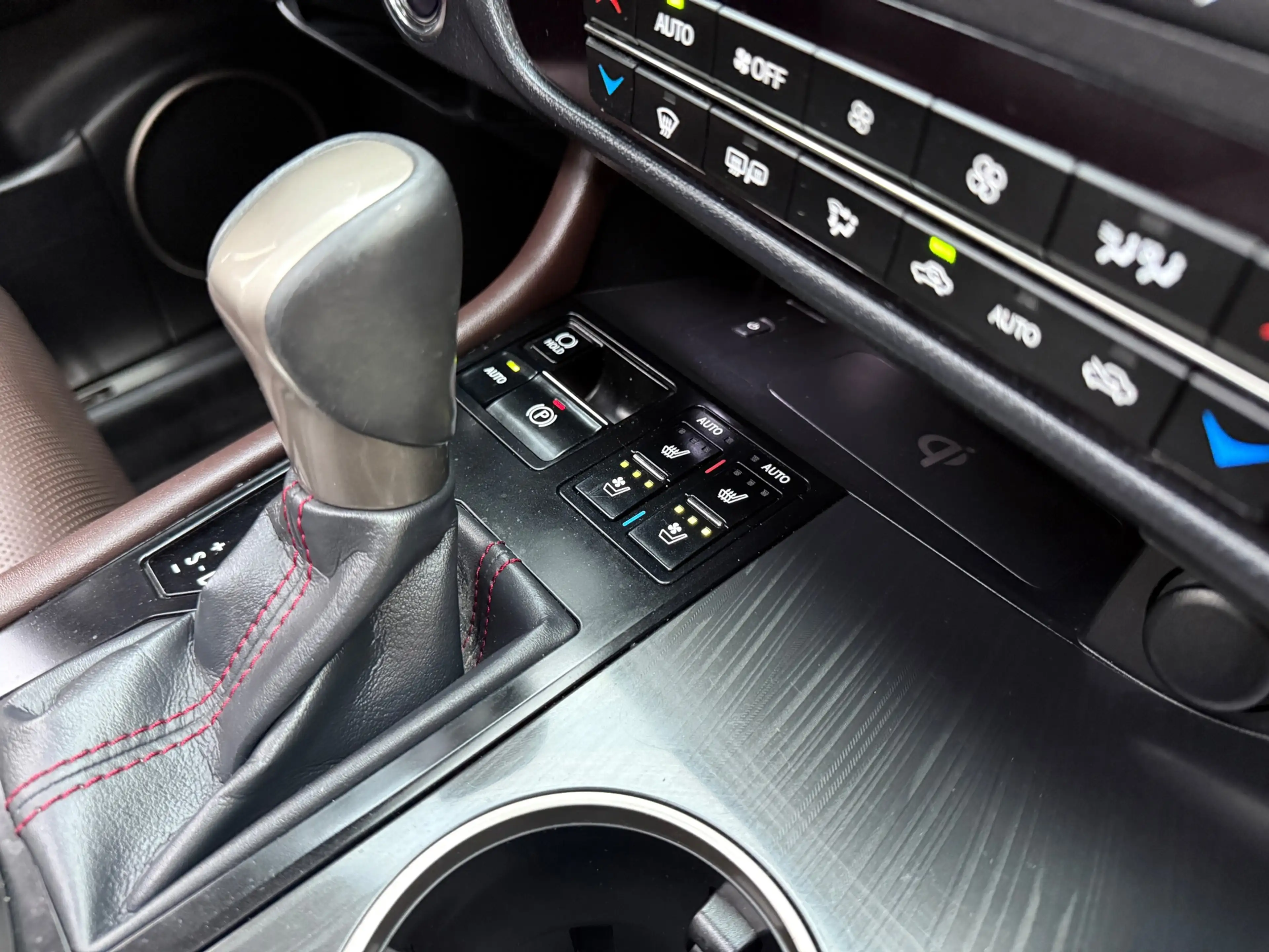 Lexus RX 450h 4WD LUXURY LINE PANO LEDER FULL OPTIONS 20-INCH — photo 19