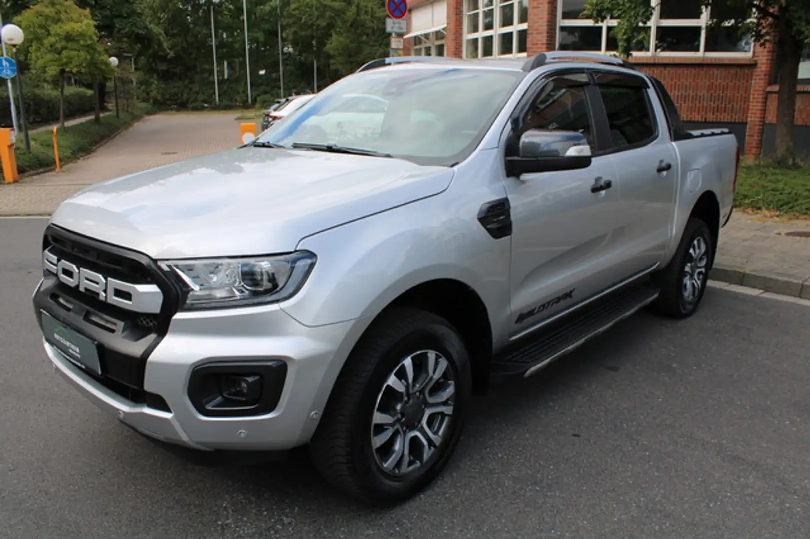 Ford Ranger Wildtrak 4x4 DoKa Navi/Leder/Xenon/AHK Silber - 2