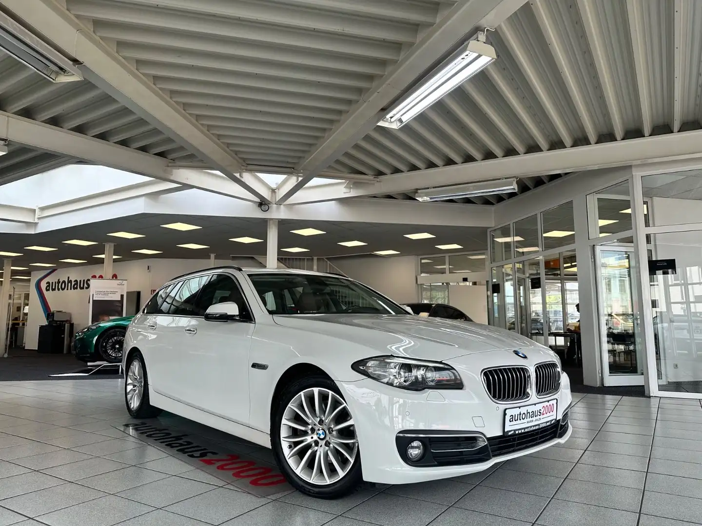 BMW 520 d Touring Luxury Line AUT./LED/HUD/AHK/NAVI P Weiß - 1