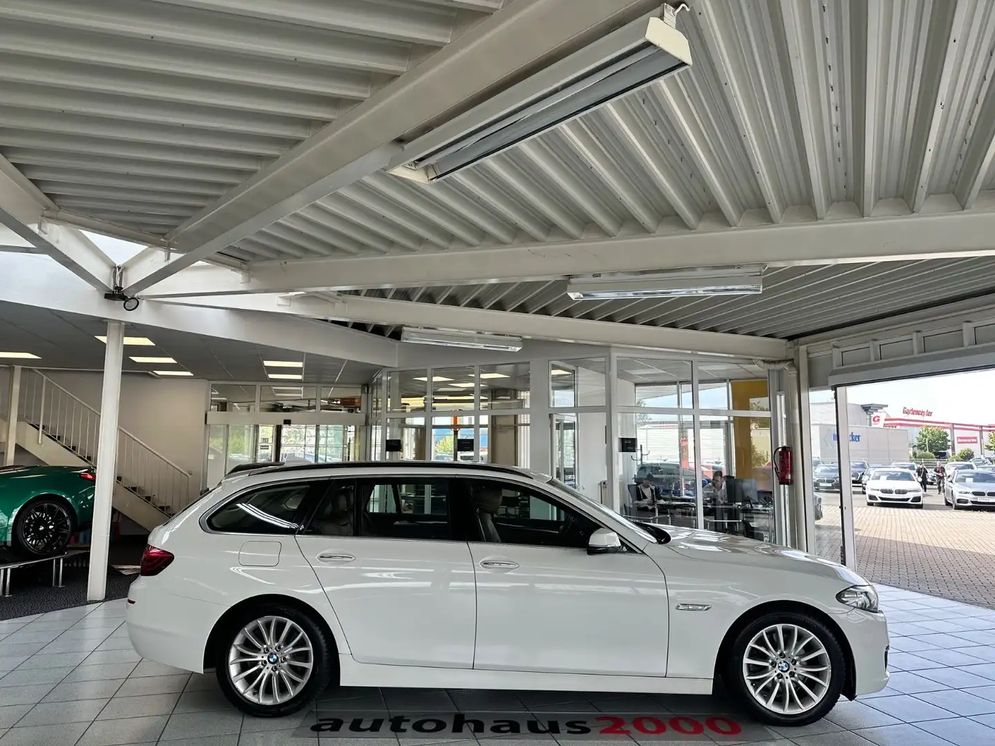 BMW 520 d Touring Luxury Line AUT./LED/HUD/AHK/NAVI P Weiß - 2