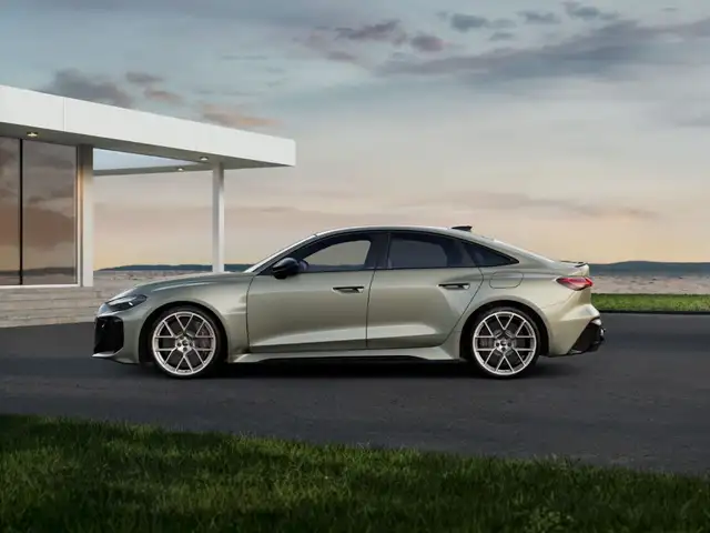 Audi RS5 view 3