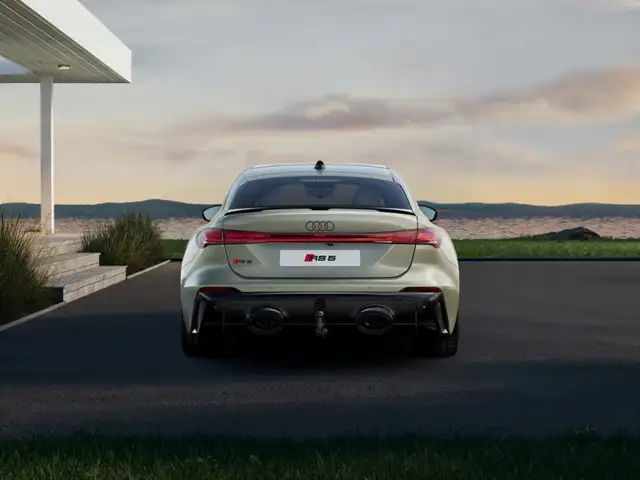 Audi RS5 view 4