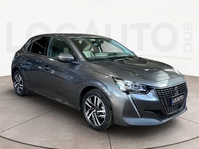 Peugeot 208 view 3