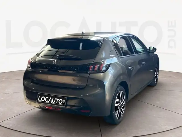 Peugeot 208 view 4