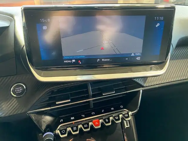 Peugeot 208 view 10