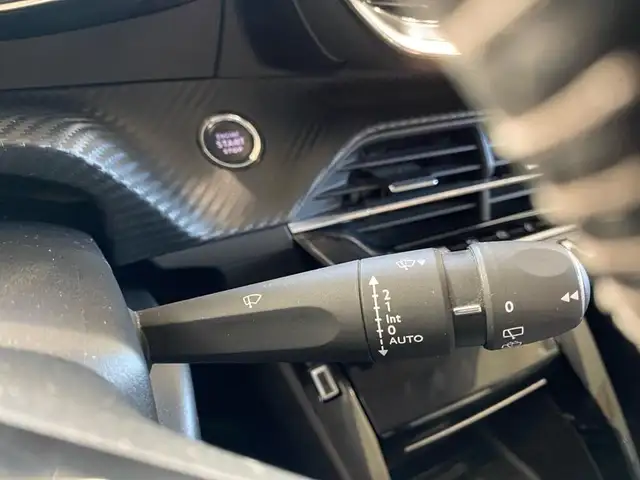 Peugeot 208 view 14