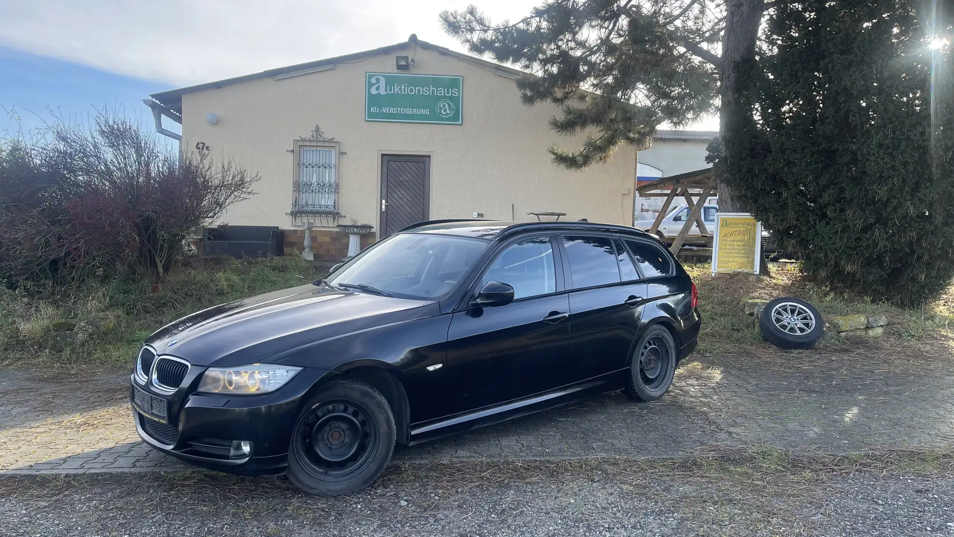 BMW 320 320d xDrive - Navi, Sitzheizung, TÜV 04/2027 Schwarz - 1