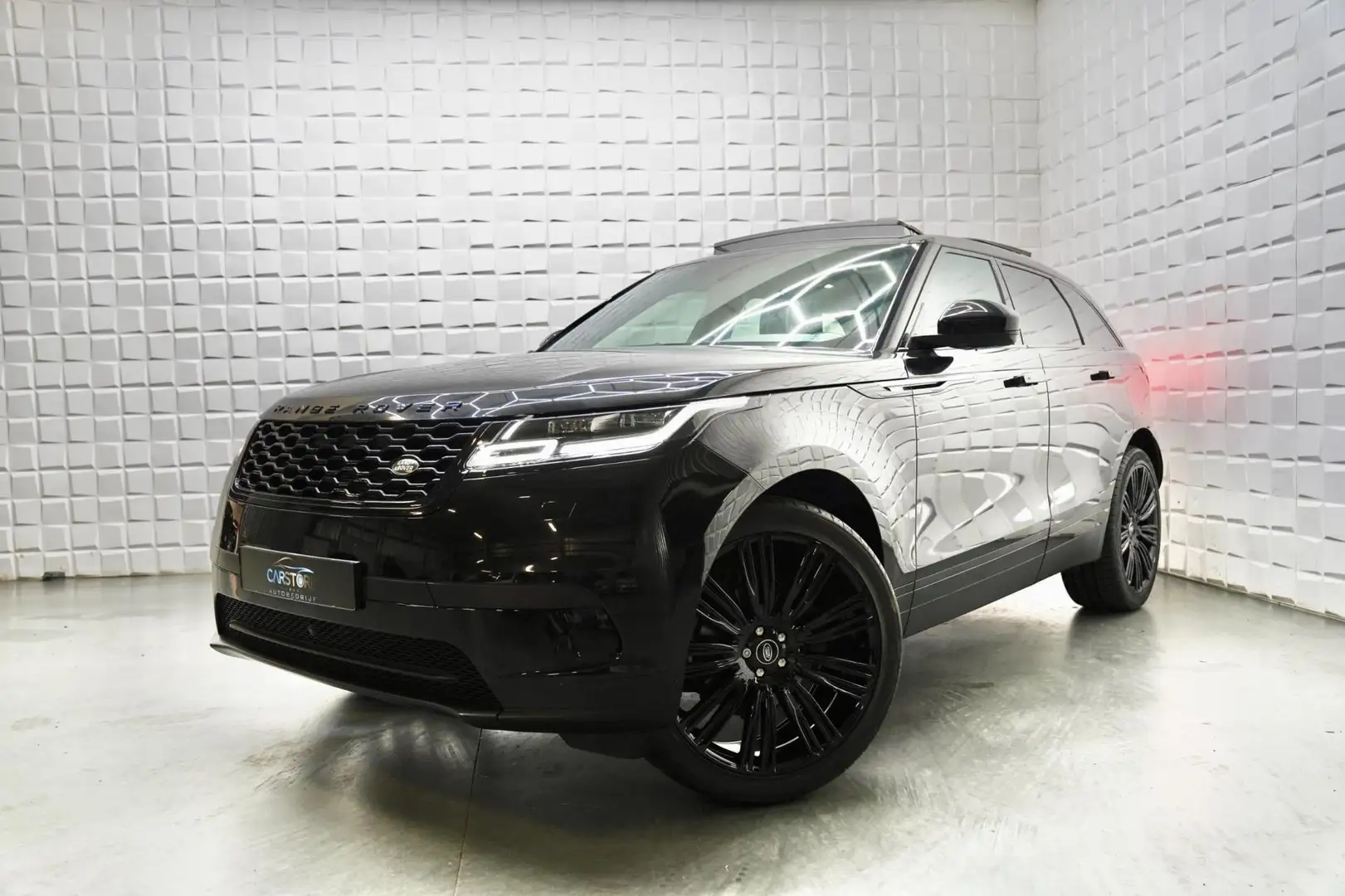 Land Rover Range Rover Velar 2.0 I4 Turbo AWD R Dynamic HSE Zwart - 1