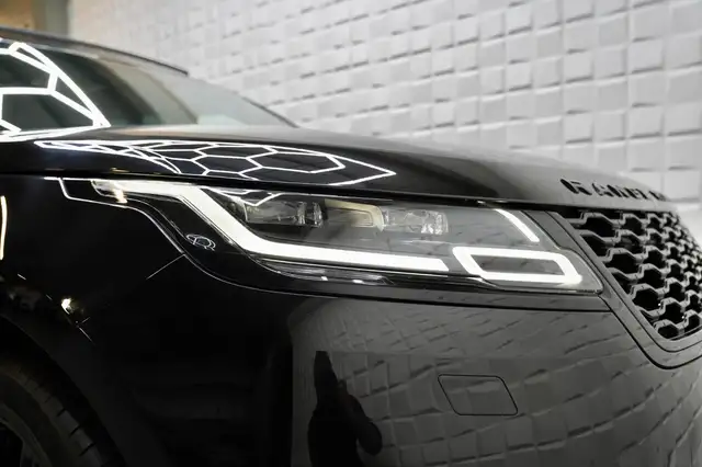 Land Rover Range Rover Velar view 9