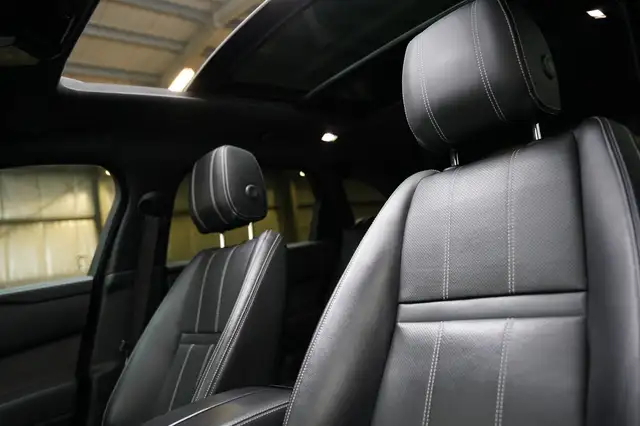 Land Rover Range Rover Velar view 12